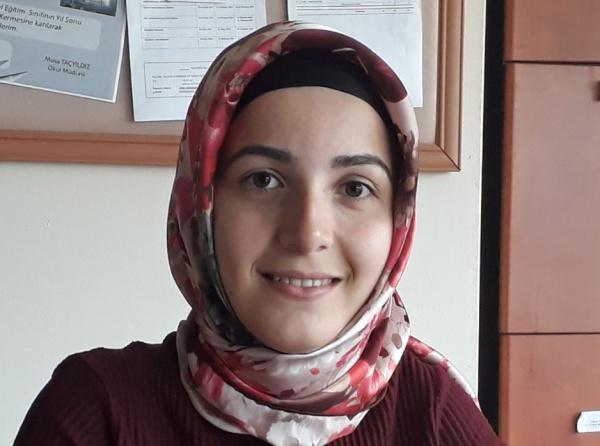 Münire KÖMÜRCÜ - Türk Dili ve Edebiyatı Öğretmeni